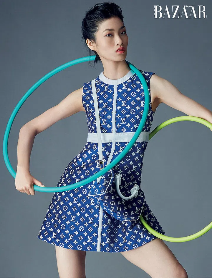Silk dress; viscose‐blend Speedy 20 LV Match bag, all from Louis Vuitton. (Photo: Gan)