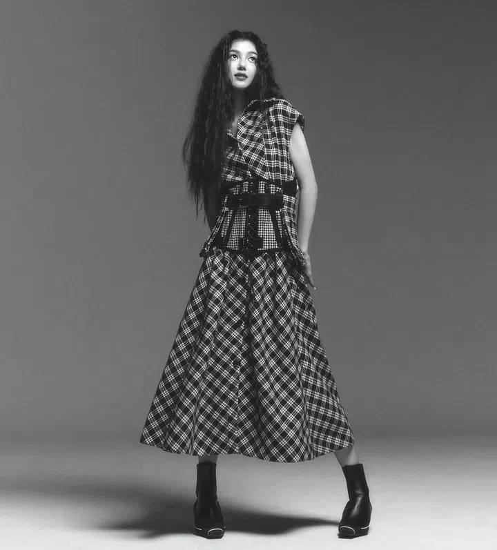 On Danielle: Dress; Petit CD bracelet; D-Motion ankle boots, Dior.

Photo: Park Jongha