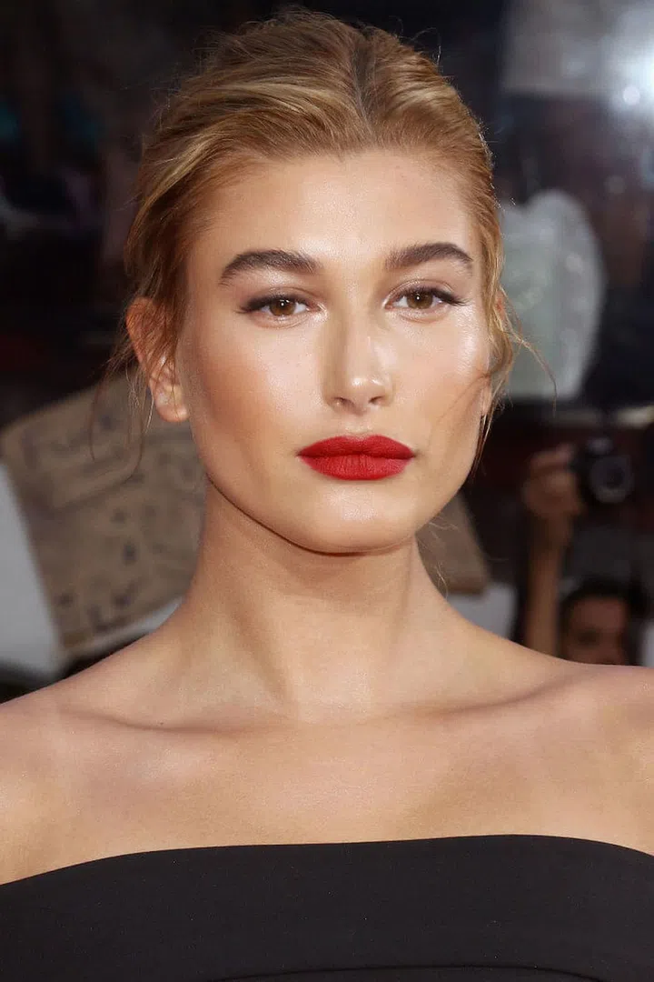 Hailey Baldwin, Lipstick