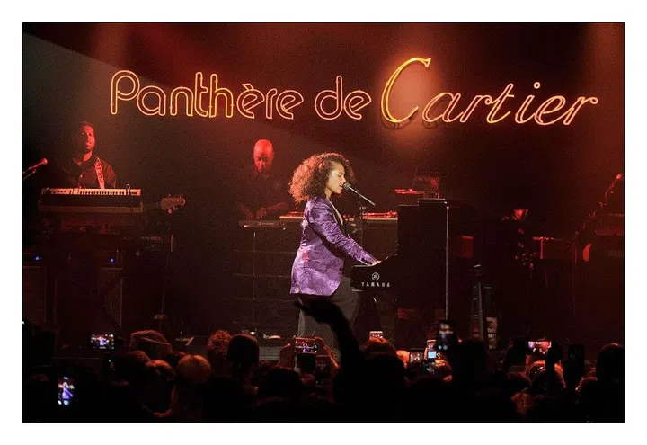 Headlining the event, the singer performed hits such “You Don’t Know My Name” and “Fallin'"