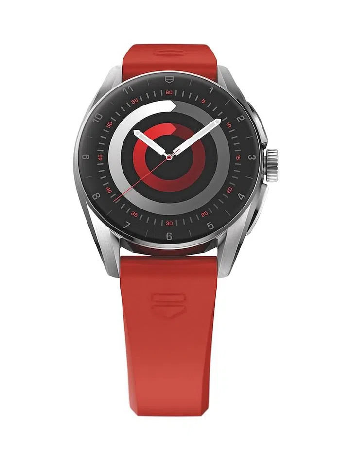 The watch’s interchangeable strap system allows you to change things up with
the brand’s wide range of rubber, leather and metal straps (Photo: TAG Heuer)