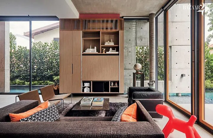 Bathed in natural sunlight, surrounded by water and greenery, and furnished in neutral colours, the living room boasts custom cabinetry that conceals the room’s air-conditioning units.

Photo: Phyllicia Wang