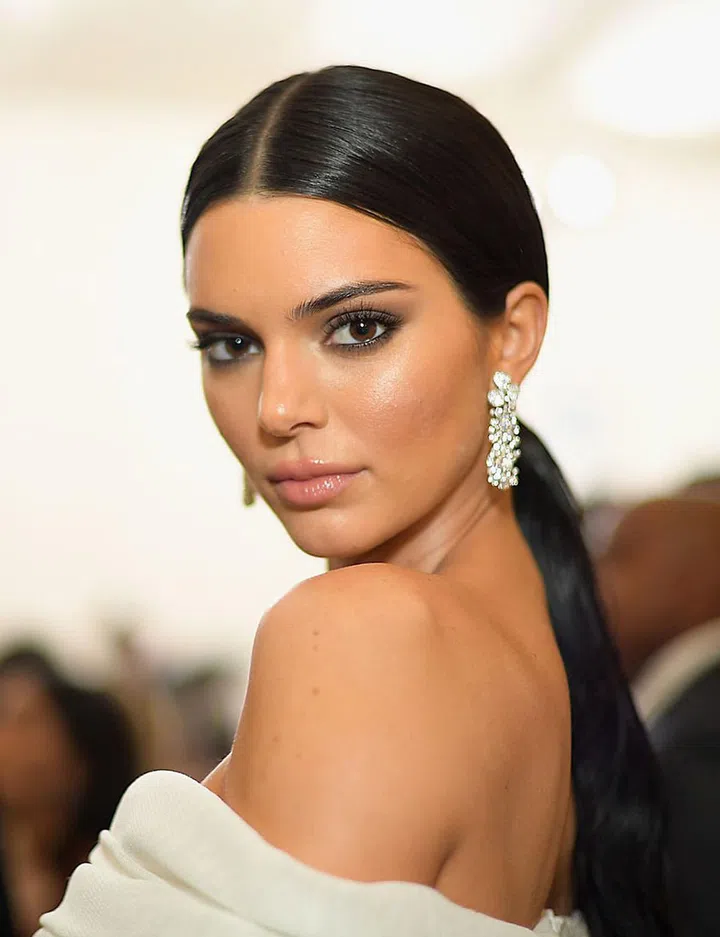 Highlighter, glossy nude lips, smudgy black liner—this is a makeup look for a bride who isn't afraid to be a little sultry.

Photo: Getty