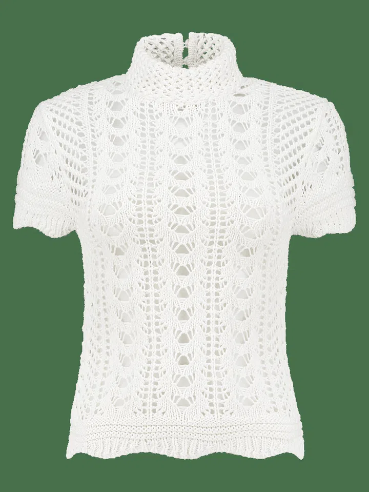 What's a white top if it's not given a sartorial twist with its knitted design? (Photo: NIKKIE)