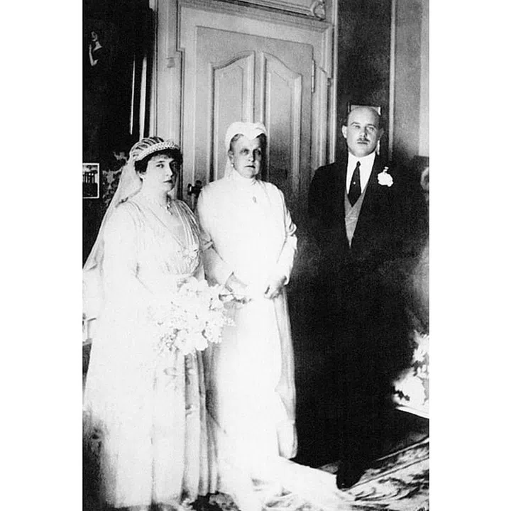 Nonie May Stewart Worthington Leeds was an American heiress and married Prince Christopher of Greece in February 1920.