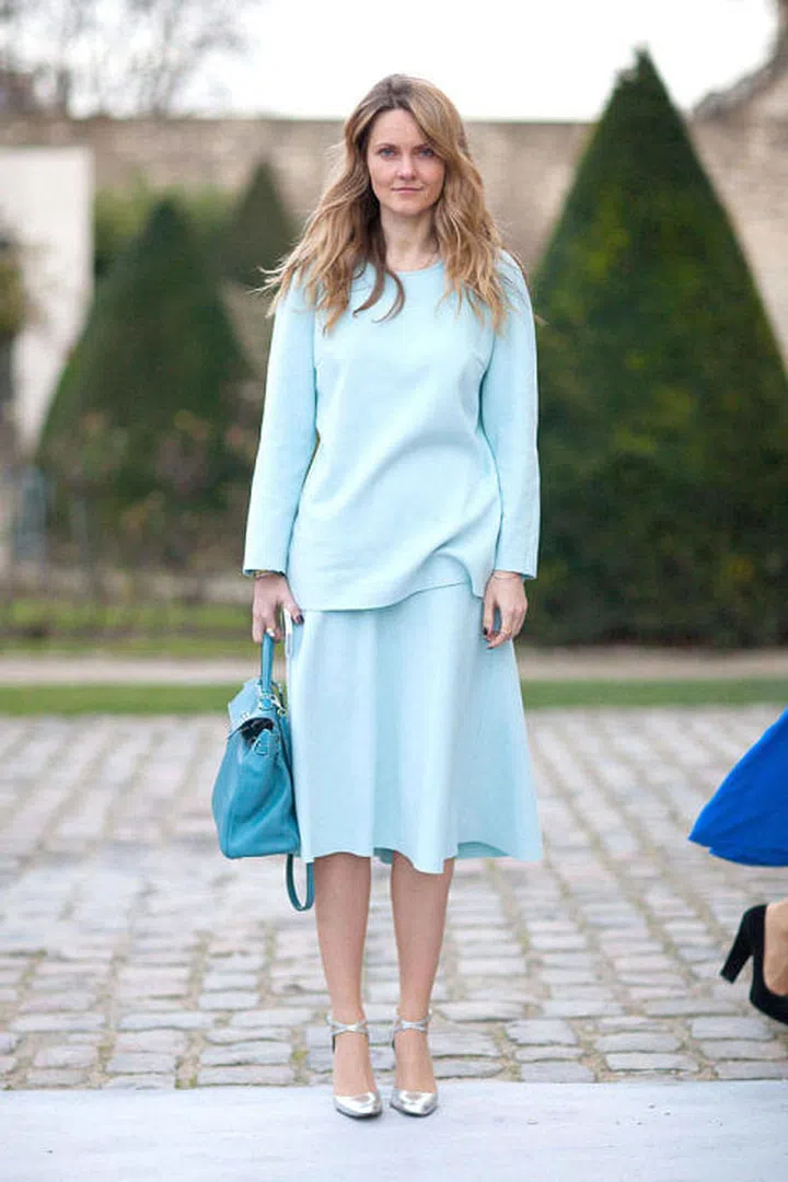 Metallic heels are a no-brainer for an evening look—but they also work for daytime. Photo: Diego Zuko