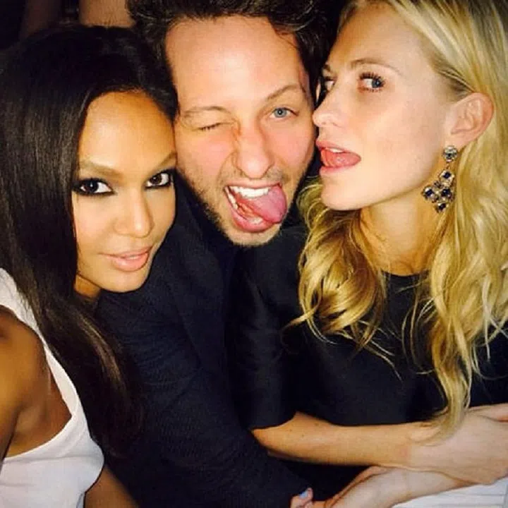 Get your nearest and dearest to pose with you, like Joan Smalls did with her chicest confidants Derek Blasberg and Poppy Delevingne.