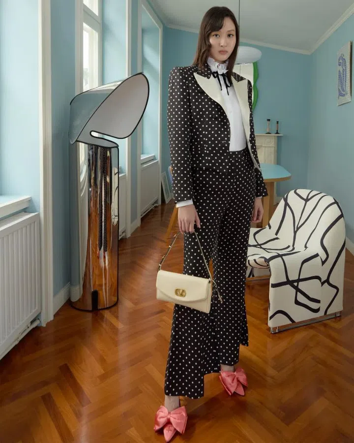 Valentino Garavani DeVain bag View Benyapa