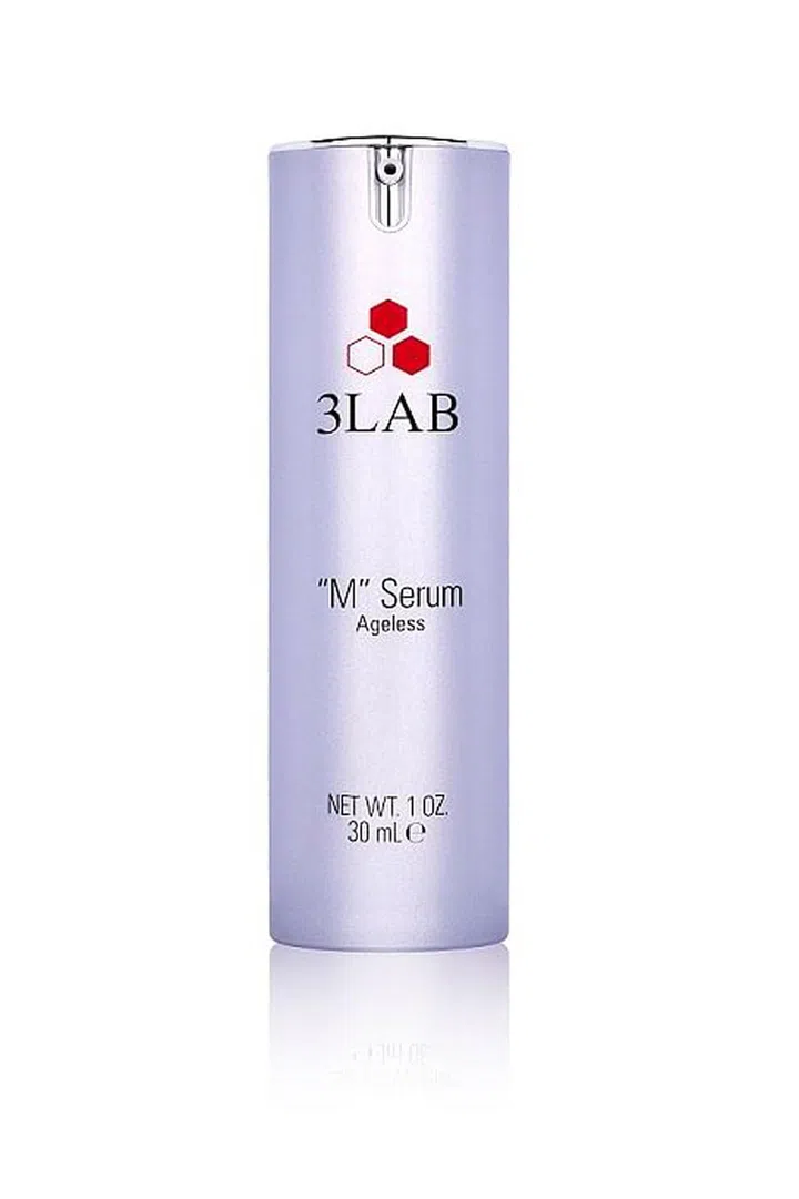 Packed with potent botanical extracts and peptides, this age-defying serum smoothes wrinkles and redensifies skin for a firmer mien.
