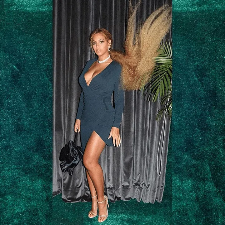To make a dramatic entrance and quite literally turn heads, go for hair extensions—long, dramatic ones at that. Photo: Instagram