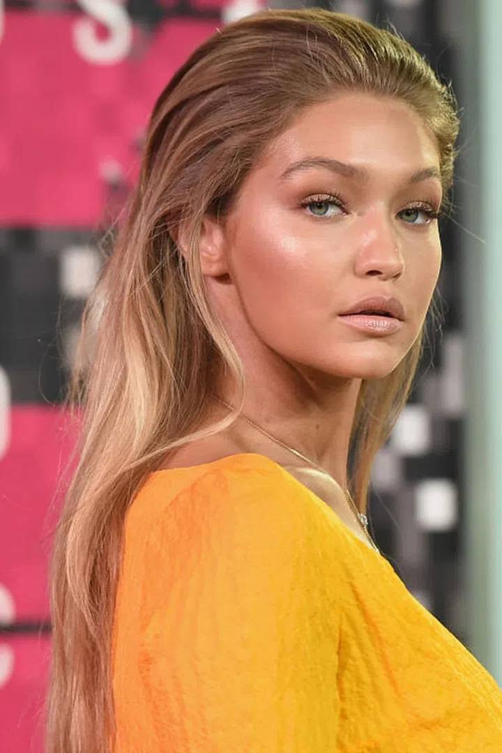 The slicked-back hair directs attention to the whole golden goddess makeup vibe she had going at the 2015 MTV Video Music Awards. Photo: Getty