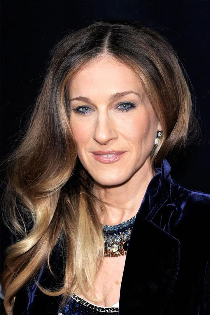 SJP's dark roots and beach blonde ends are the perfect rocker chic accompaniment to long hair.