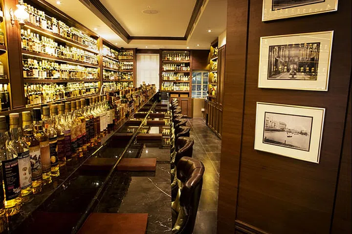 whisky bars singapore