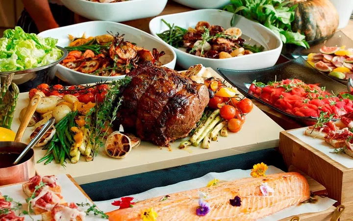 Besides the spread of world class comfort food, this buffet features live cooking stations, a wide shellfish selection, just-steamed dim sum, crisp salads, succulent seafood and aromatic tandoori. $178++ at W Singapore - Sentosa Cove