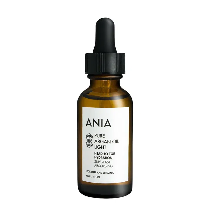 The idea of using 100% pure and organic Morrocan argan oil for head to toe hydration evokes images of an African queen princess drenched in liquid gold. This single-ingredient skincare comes in two variants – original and light. Both are non-greasy on skin after application but the latter is created to be a super fast absorbing version. Suitable for all skin types, this multi-purpose beauty oil provides intense moisturisation for hair, skin, and nails.
Photo: Courtesy