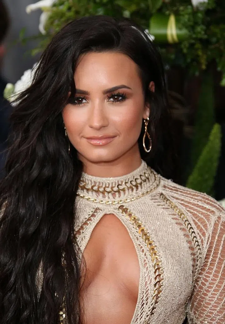 Demi's glossy and uber  nude lips is a Giorgio Armani beauty cocktail. Her makeup artist, Jill Powell used a base of Giorgio Armani Smooth Silk Lip Pencil in the shade #2 and their Rouge d'Armani Lipstick in #102 on top. Giorgio Armani Ecstasy Lacquer in #202 is layered on top to create that high-shine look. Photo: Getty 
