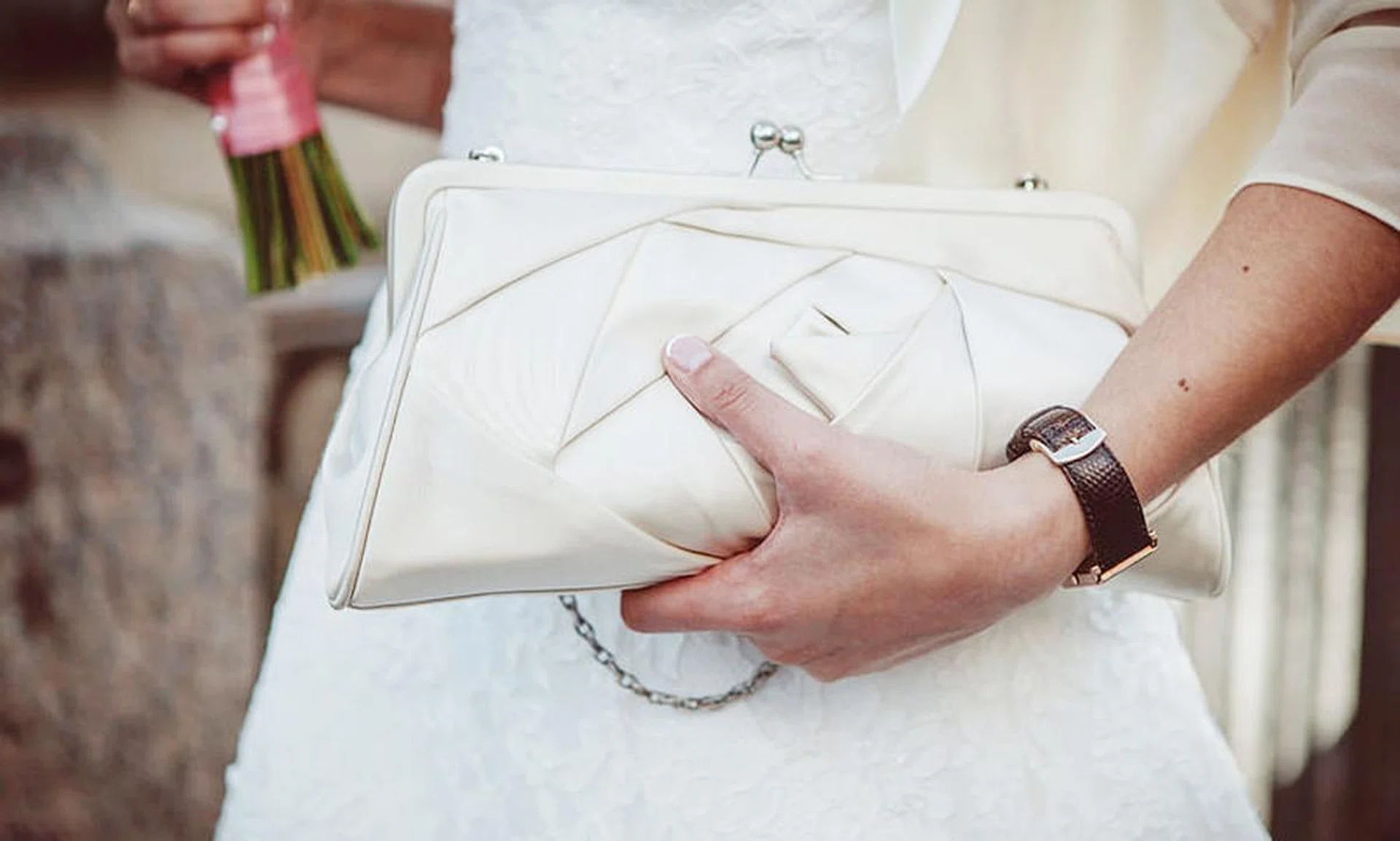 bridal_clutch_essentials