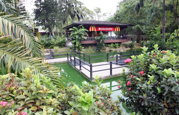 ZB20080222-14/Woo Fook Leong/Restaurnt in the Garden[Ridout Tea Garden along Queensway]