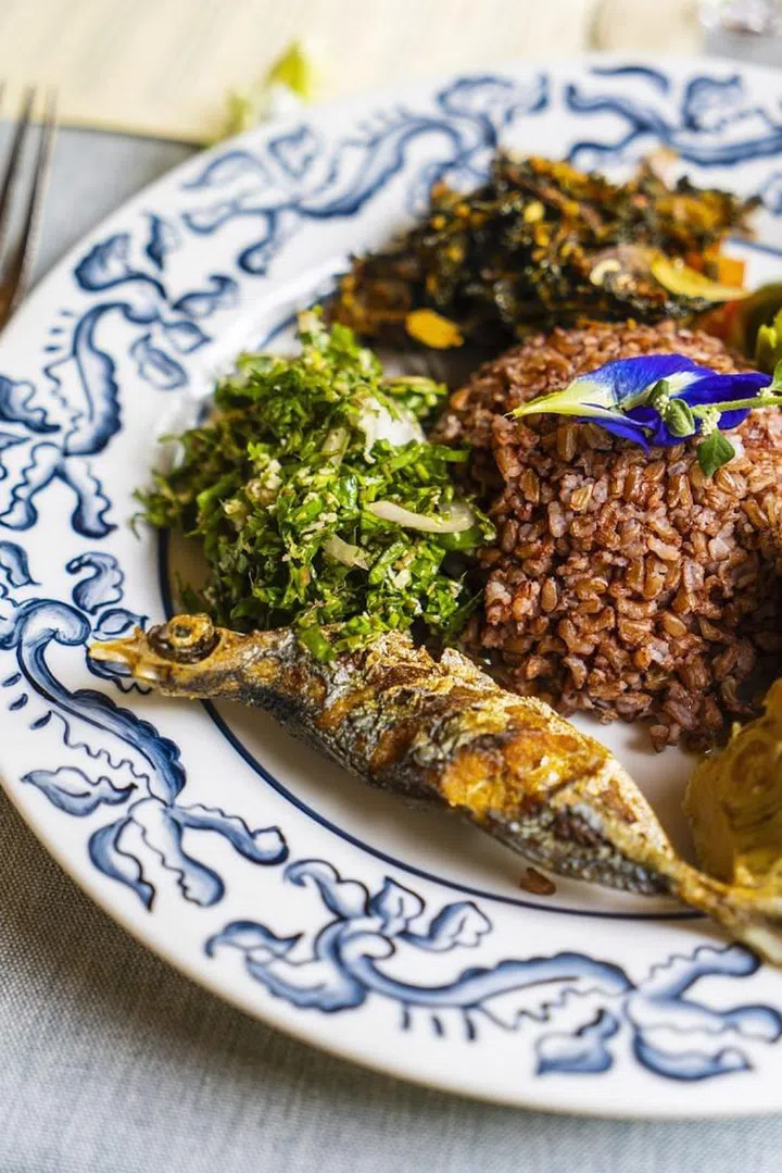 An ayurvedic lunch with bitter gourd sambal, baby jackfruit curry, and a local fish with brown rice. (Photo: Vincent Zhuang)