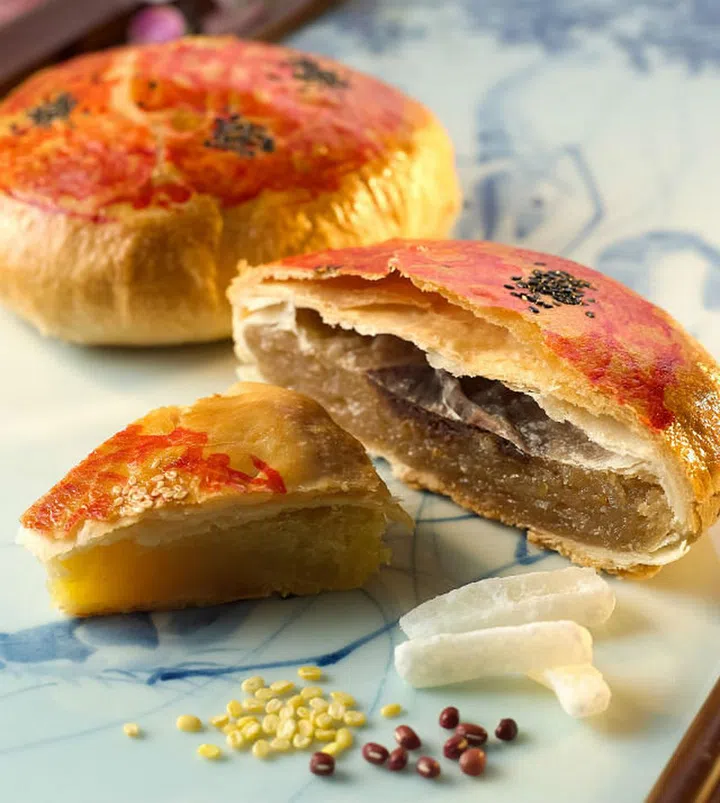 best traditional baked mooncakes park hotel.jpg