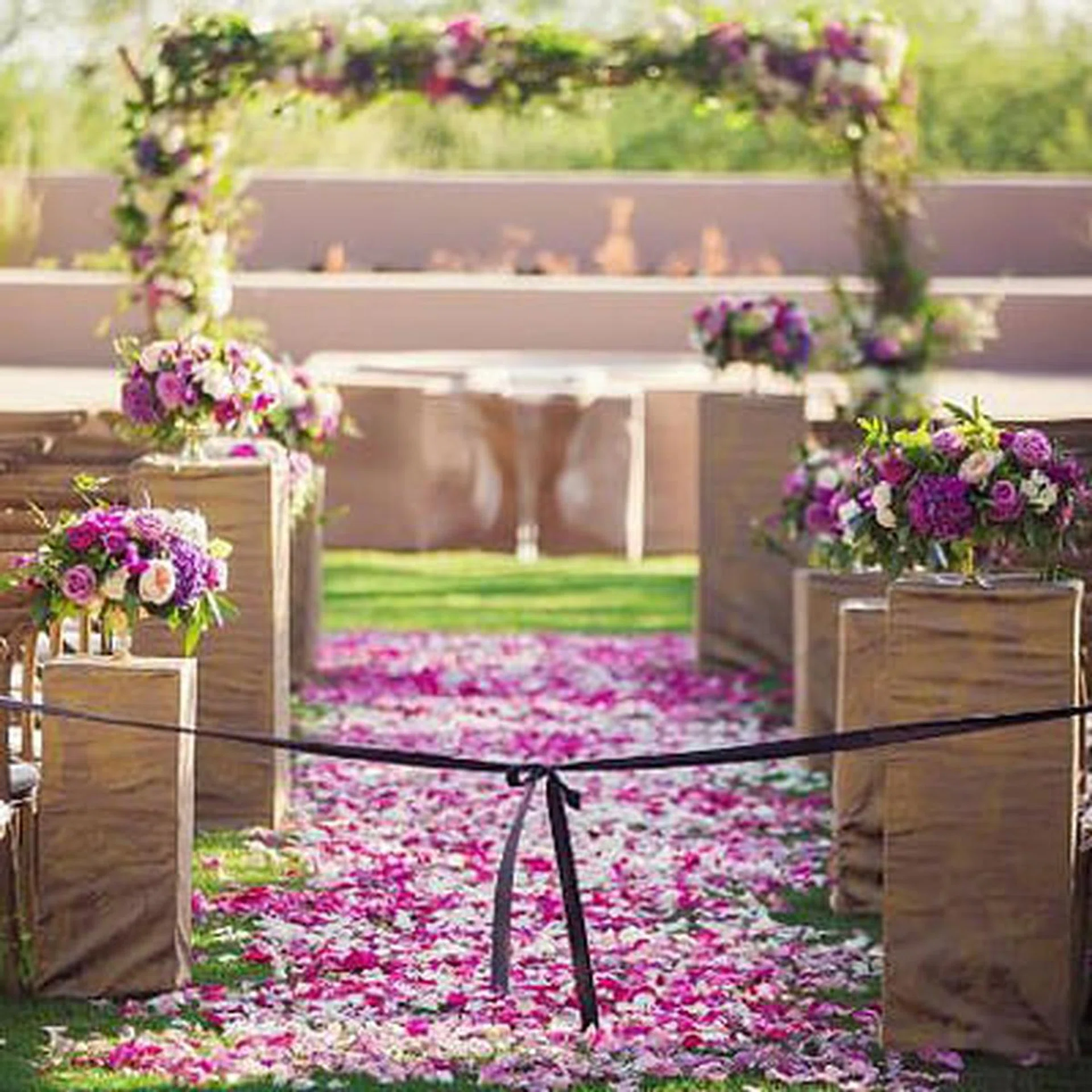 5 dreamy ways to use petals for a romantic and fairytale-like wedding thumbnail