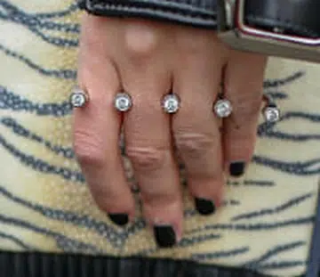 How to wear open rings thumbnail.jpg