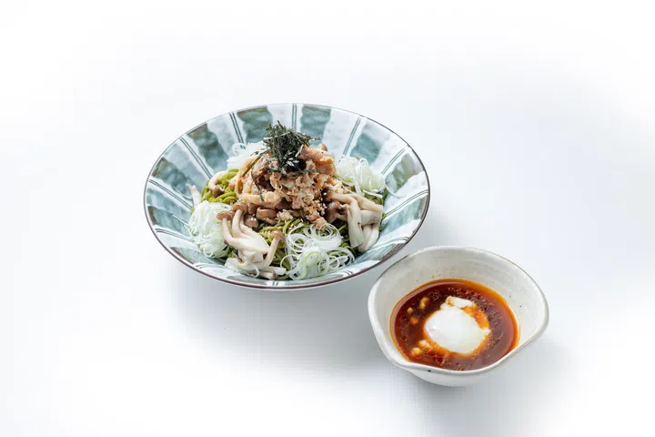 Shimbashi Soba’s beef maze matcha soba.