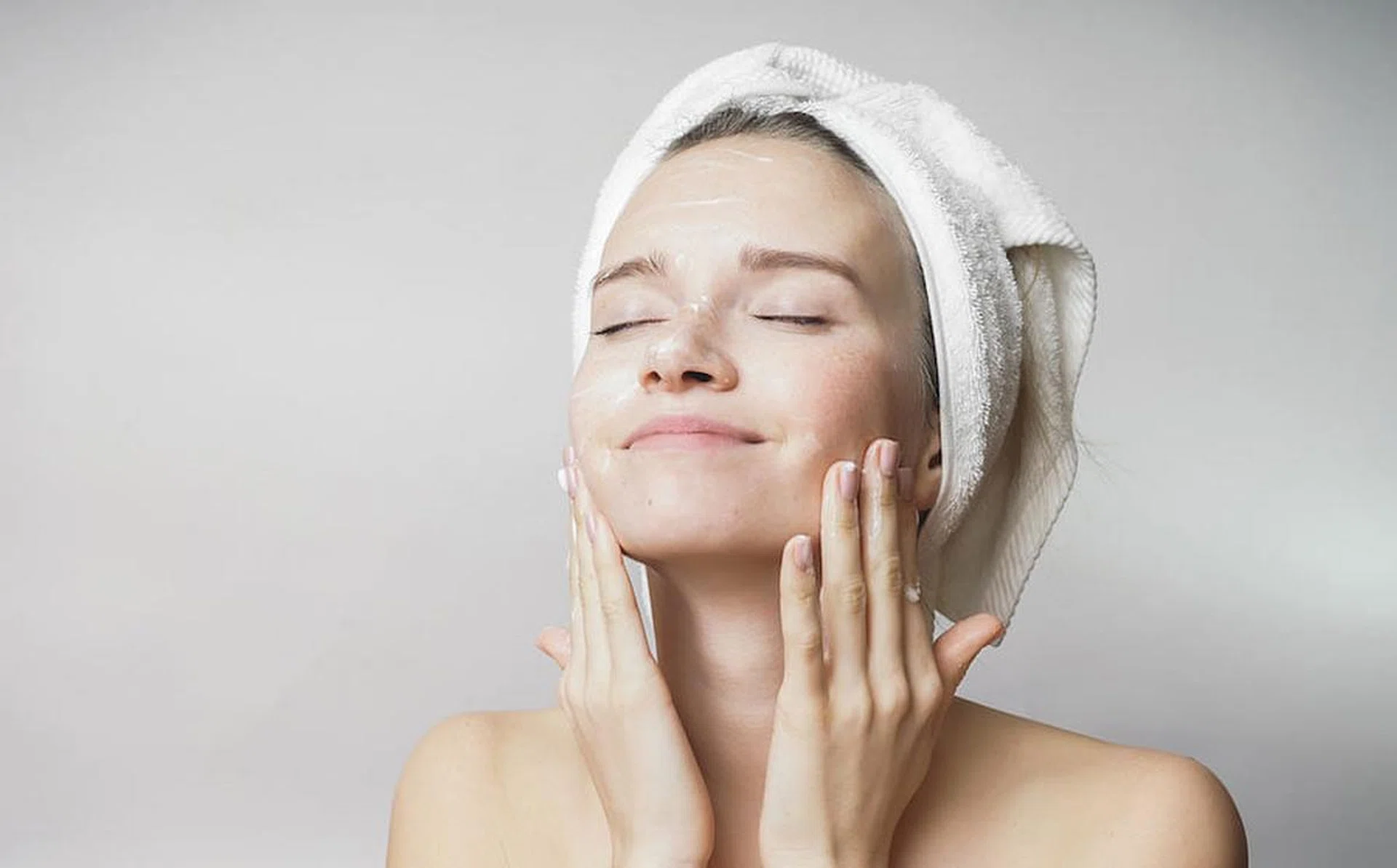 5 Skincare Habits Everyone Should Have To Age Gracefully