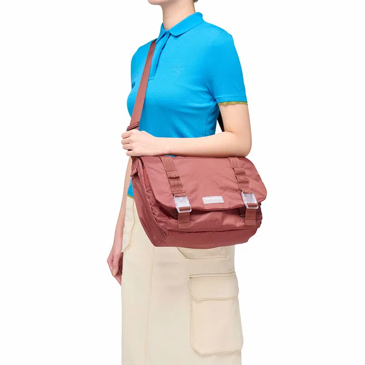 beyond the vines parasatchel