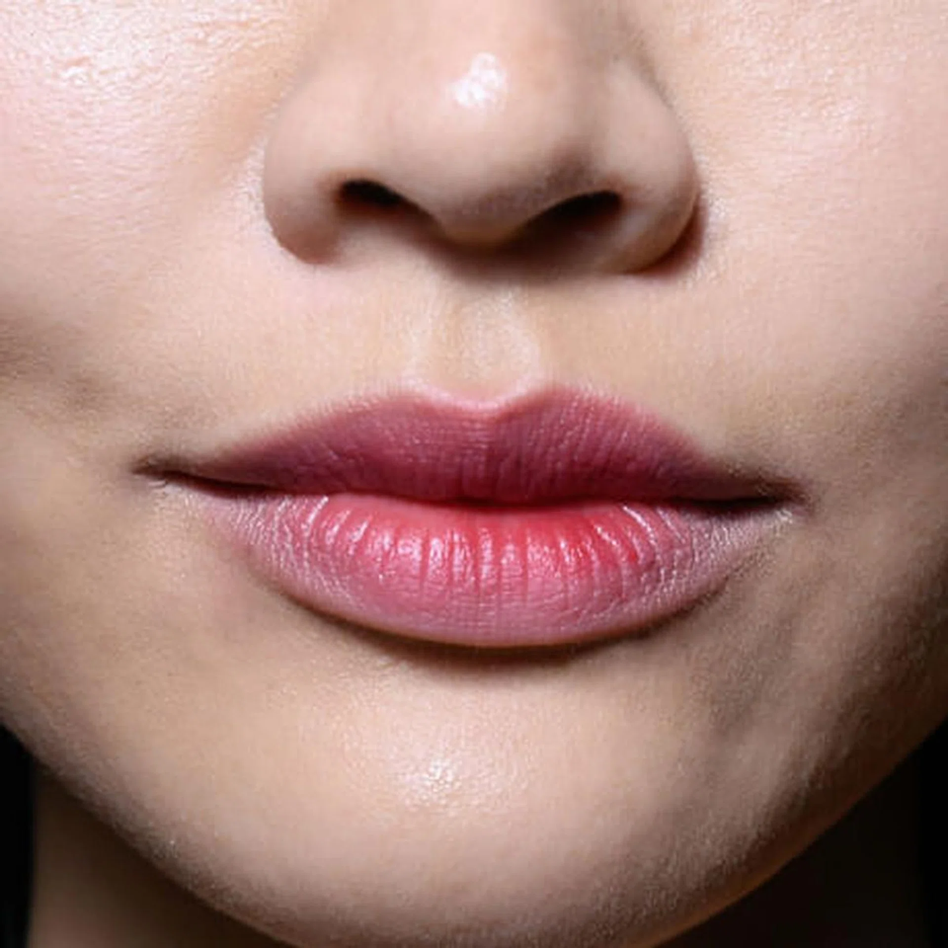 best beauty hack for exfoliating your lips on the go - thumb