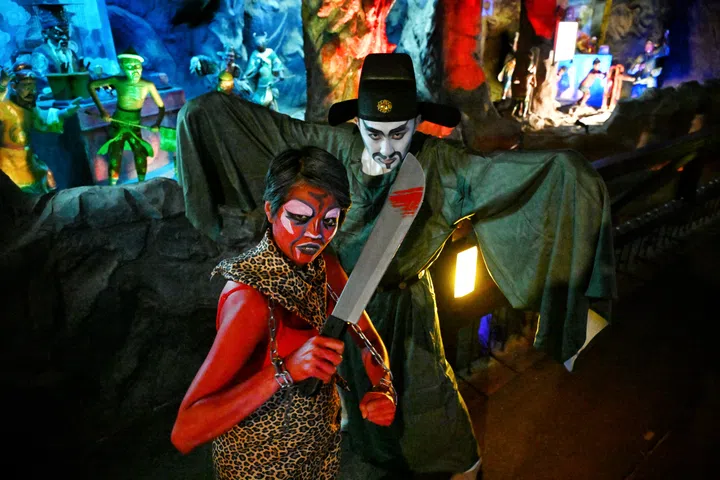 Scare actors (from left) Nasita Nasrul and Jonathan Cheong at Haw Par Villa’s Hell’s Museum, 18 September 2024.