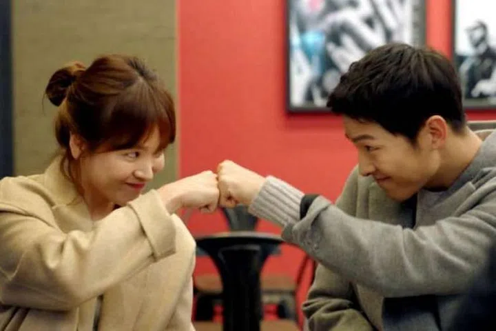 The celebrity couple met while filming the 2016 hit drama series Descendants Of The Sun.PHOTO: VIU