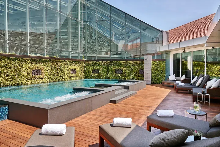 saltwater relaxation pool spa capitol kempinski hotel singapore best invigorating massage