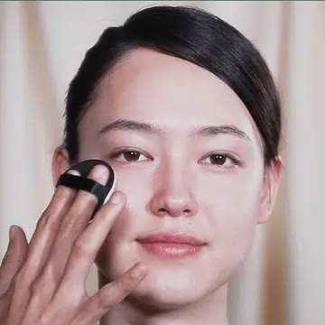 #MakeupMonday: Apply foundation like a pro with makeup artist Sha Shamsi!