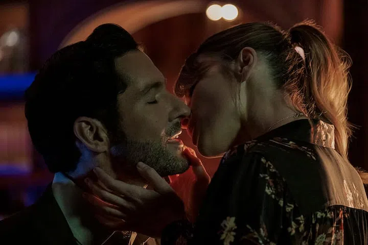 LUCIFER (L to R) TOM ELLIS as LUCIFER MORNINGSTAR and LAUREN GERMAN as CHLOE DECKER in episode 102 of LUCIFER Cr. JOHN P. FLEENOR/NETFLIX © 2020