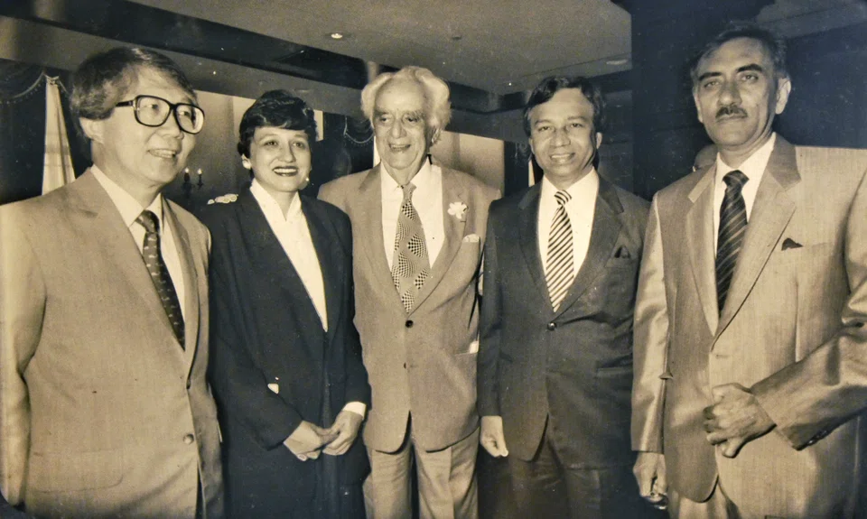 【Recopy pix taken by DESMOND WEE】 Old photo courtesy from Justice Judith Prakash. From left: Prof Tommy Koh, Justice Judith Prakash, Mr David Marshall, Justice MPH Rubin, Amarjeet Singh SC. Story about her retiring soon. Justice Judith Prakash was appointed Justice of the Court of Appeal on 1 August 2016 (since re-designated Justice of the Court of Appeal), the first woman to be appointed a permanent judge of the Singapore Court of Appeal. On 7 March 2017, she was appointed Judge of the Dubai International Financial Centre Courts where she served on a part-time basis for three years to hearing appeal cases.