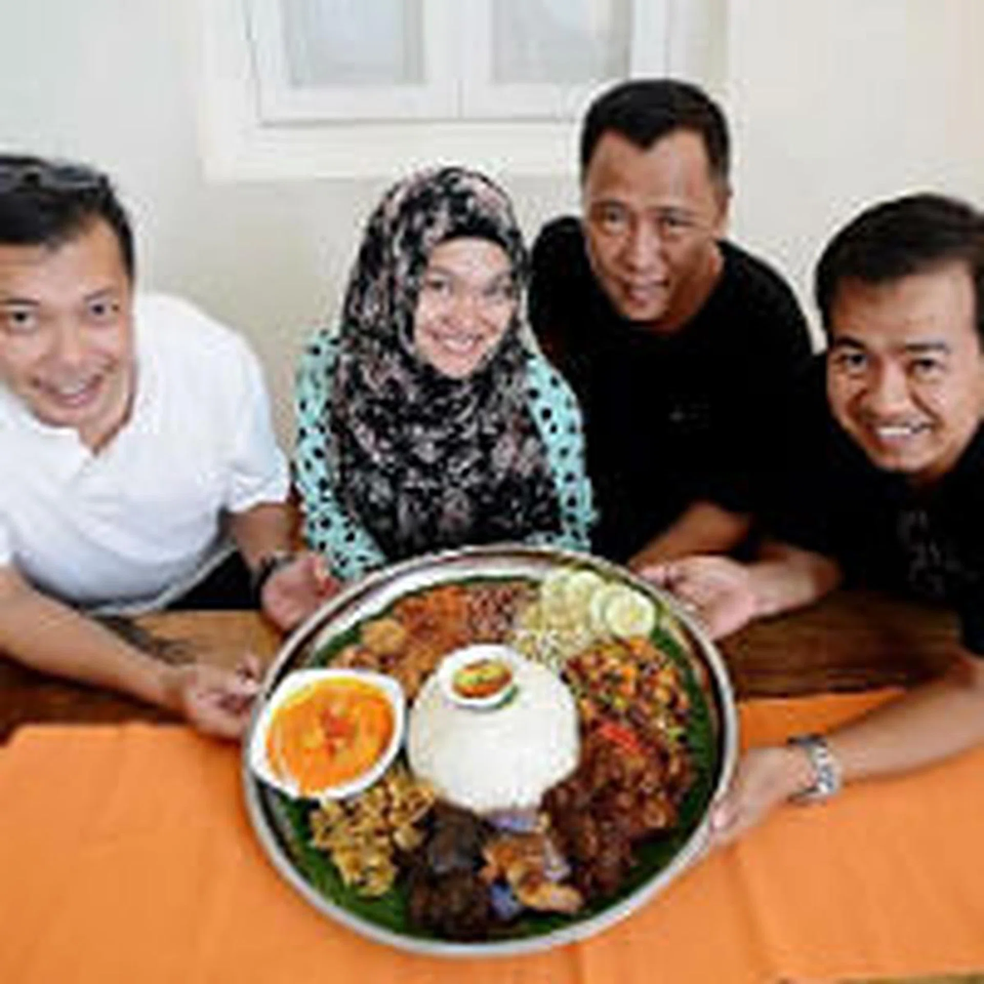 5 yummy nasi ambeng restaurants to try in Singapore thumbnail.jpg