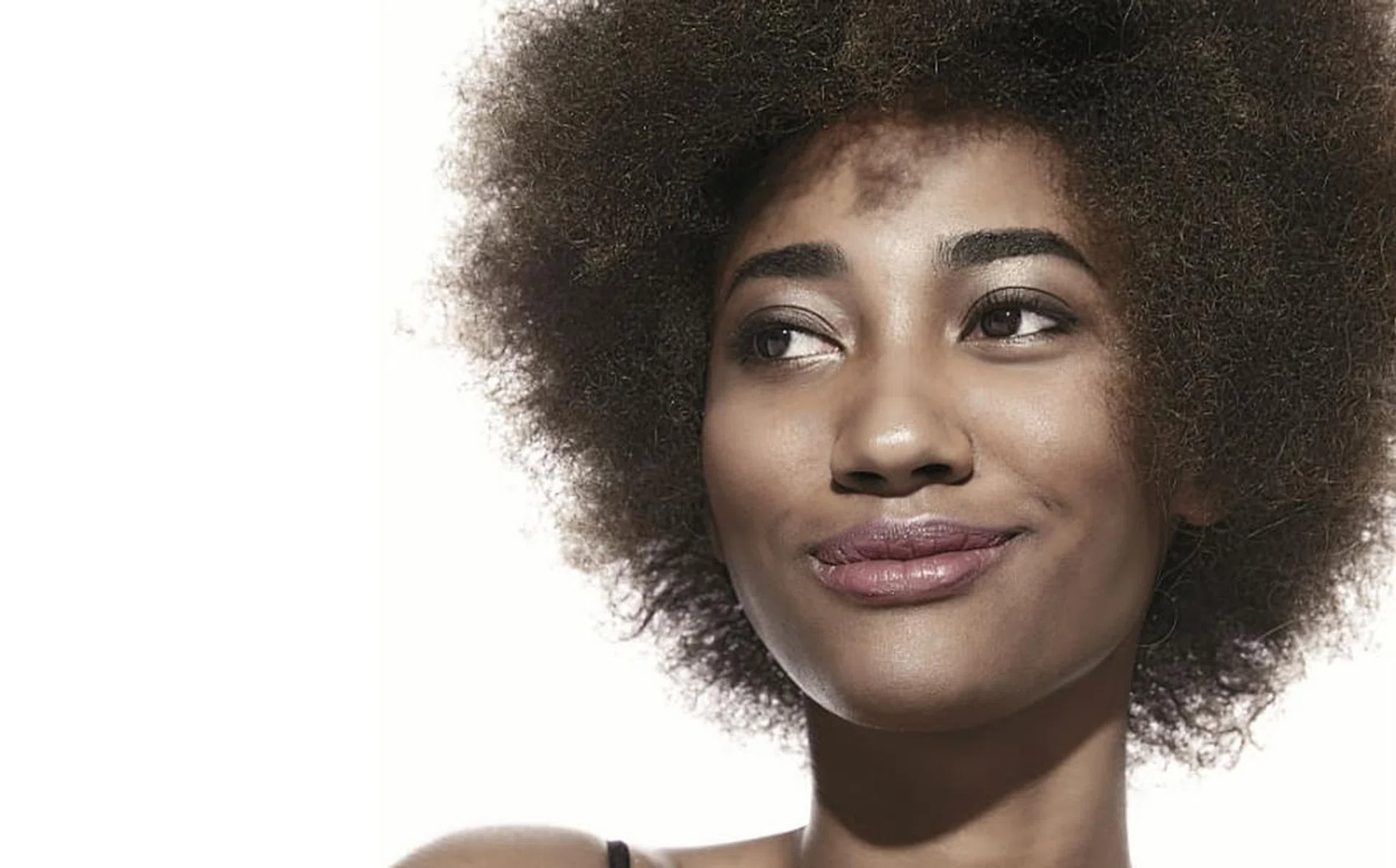 8_highlighters_for_deeper_skin_tones_900px