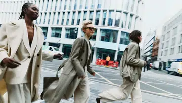 stylish-suits-fluid-trench-coats-work-travel-style-staples-max&co-fall-winter-2024