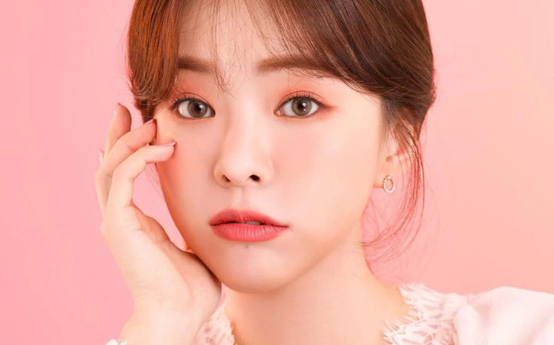 Living coral beauty looks hair nails makeup