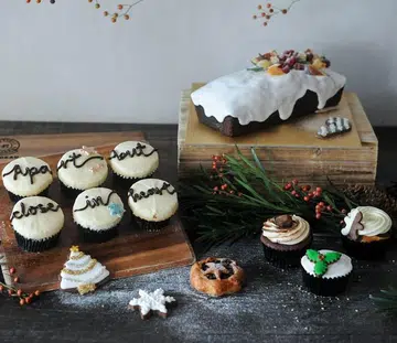 plain vanilla christmas cakes