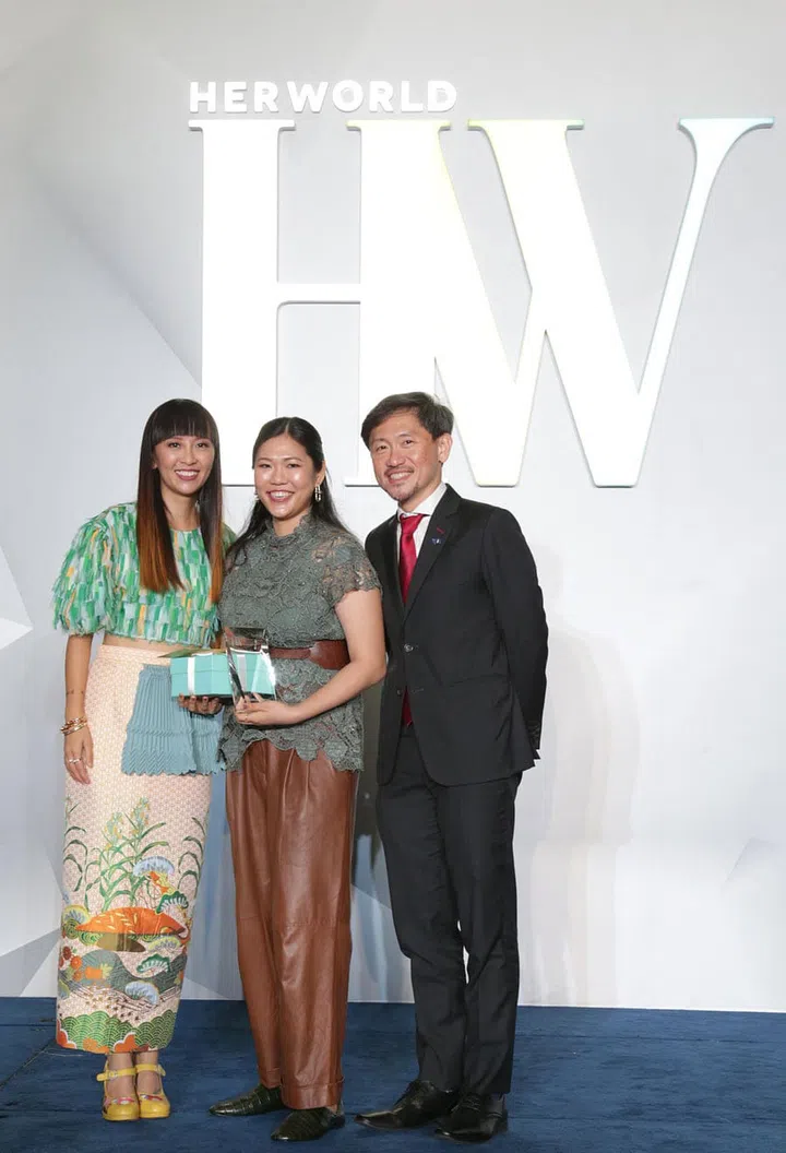 Her World Young Woman Achiever, Annabelle Kwok, receiving her prize