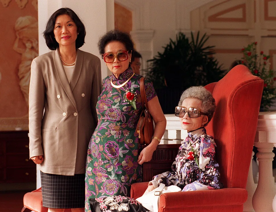 Mrs Alice Scott-Ross (seated). with her sister Ms Agnes Tan and Professor Chan Heng Chee, director of Iseas.