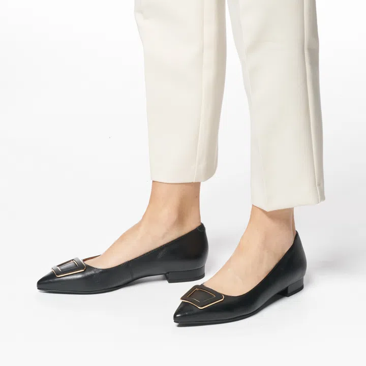 charyssa woman leather ballerina flats in black geox