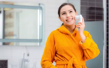 beauty-skincare-gadgets-technology-brightening-firming-lifting-collagen-elastin-pigmentation-clarisonic-neutrogena