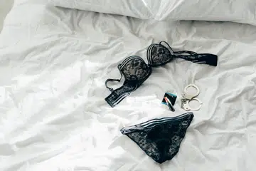HOW TO INTRODUCE BDSM INTO YOUR SEX LIFE