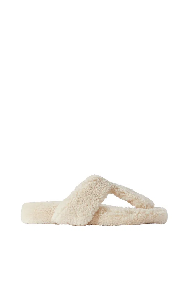 RELAX FLAT FOOTBED Flat shearling round toe chunky footbed thong sandal SWATCH
