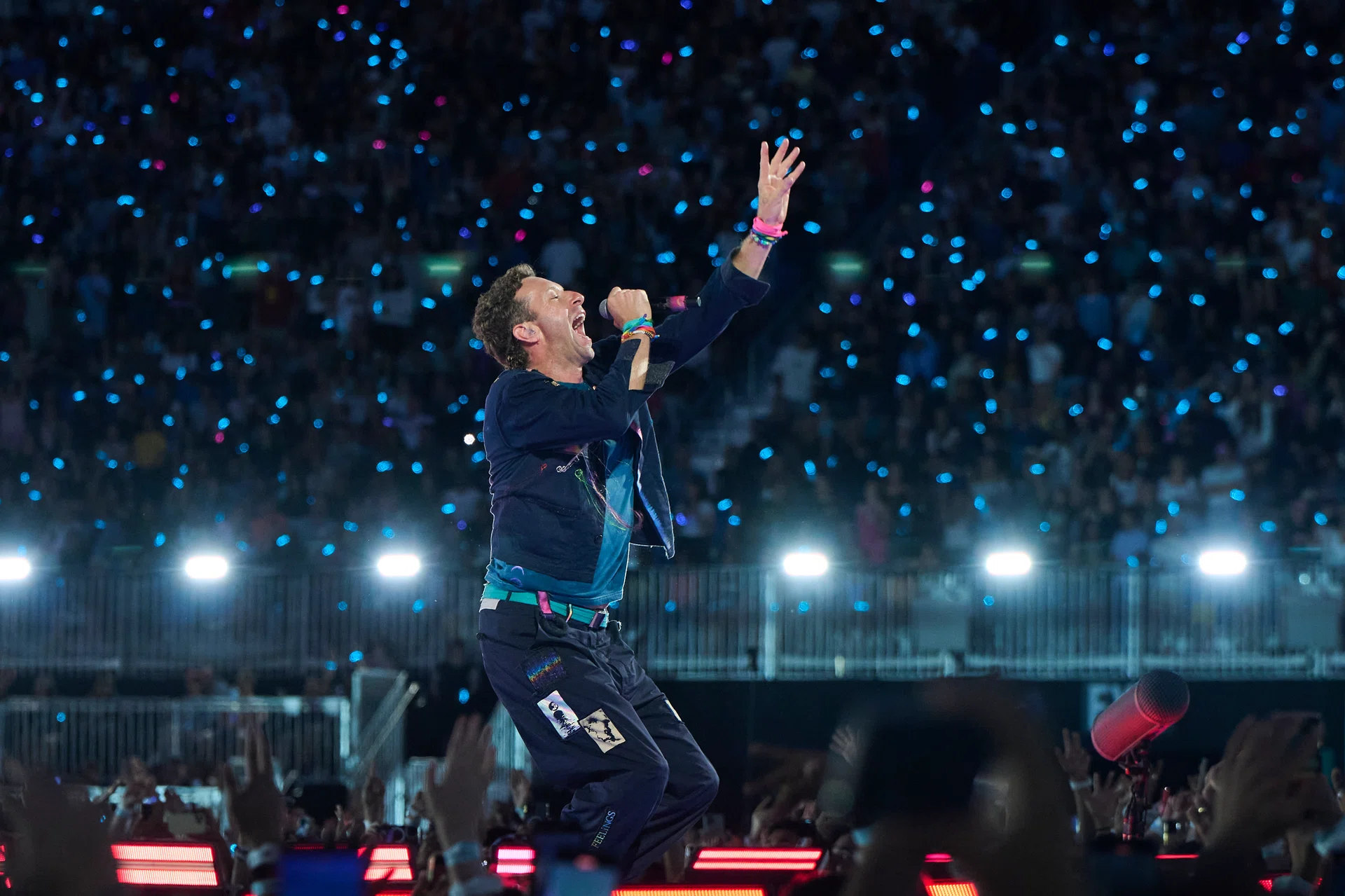TORONTO, ONTARIO - JULY 07: Chris Martin of Coldplay performs at Rogers Stadium on July 07, 2025 in Toronto, Ontario. (Photo by Robert Okine/Getty Images)