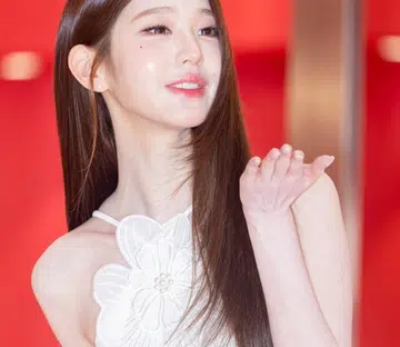 Jang Won-Young IVE