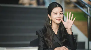 seo ye ji designer luxury heels shoe footwear it's okay to not be okay south korean drama fashion